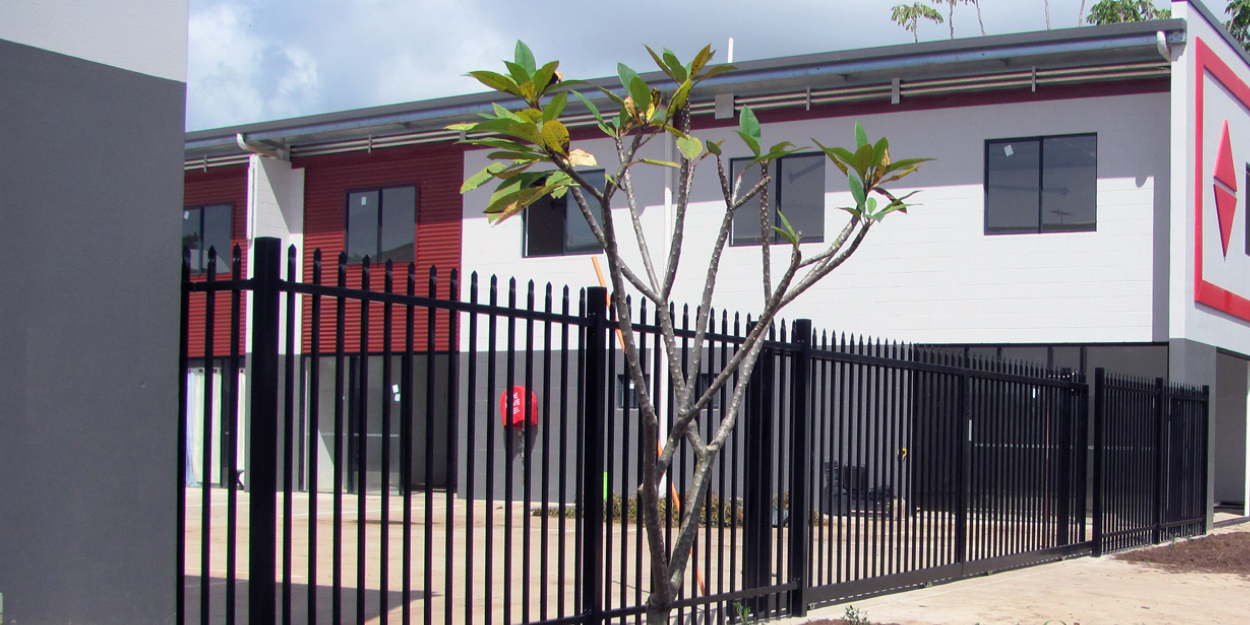 Aluminium Pool Fencing - Enclosed spear