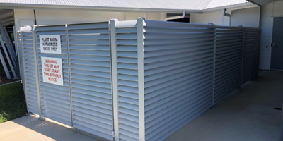 Louvre Screen - Privacy Screen